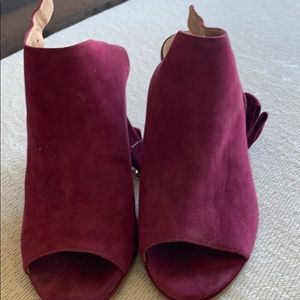 Dark magenta suede open toed bock heels